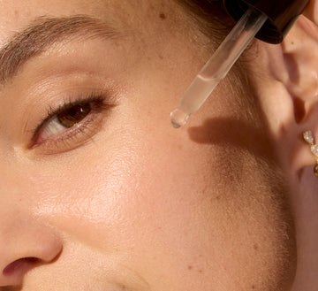 Woman applying anti-aging niacinamide serum – visibly improves fine lines, skin texture, and radiance