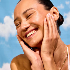 Glowing finish, sensitive skin safe, water-resistant formats.