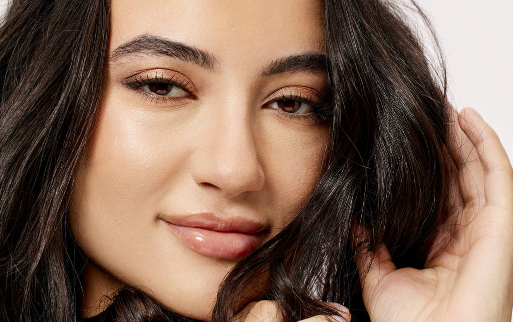 7 Benefits of Smoothing Shampoo (And Why Your Hair Needs It)